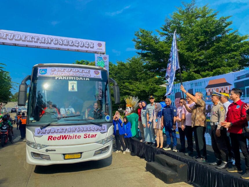 Pelepasan Peserta Mudik Gratis di Terminal Tipe C BSD Kota Tangsel