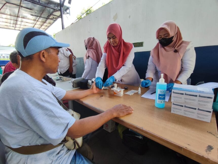 Pemeriksaan Kesehatan dan Tes Narkoba pada Seratus Sopir dan Kru Angkutan Mudik Idulfitri 1445 H