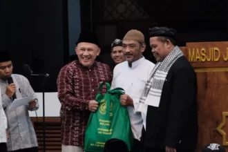Penyerahan Bantuan Paket Guru Ngaji dan Marbot Masjid