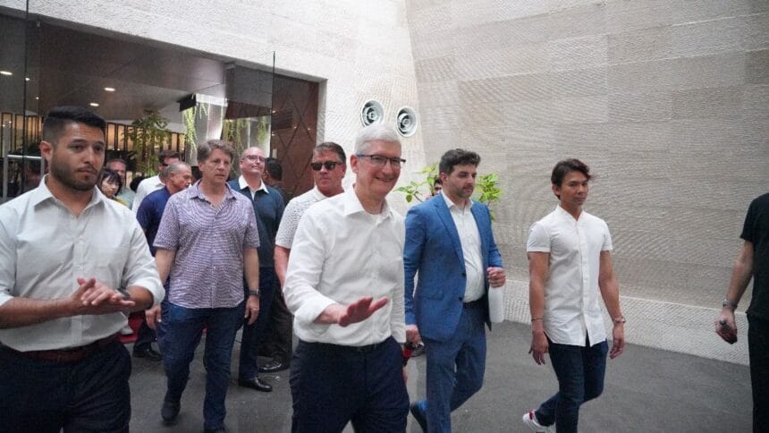CEO Apple Tim Cook Kunjungi Apple Developer Academy BSD City 1 Tim Cook
