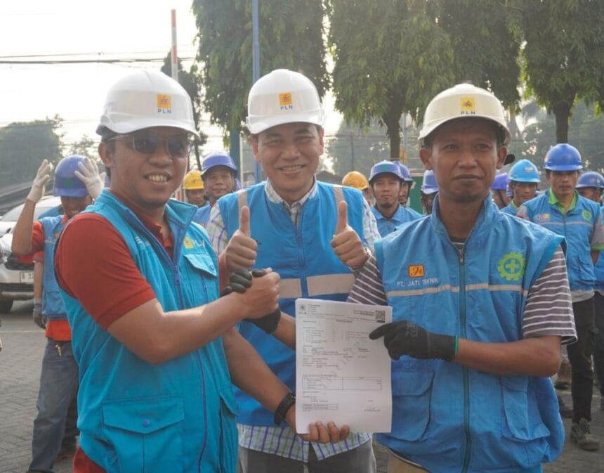 Gas Pol Kecepatan Layanan, PLN Banten Nyalakan Serentak Seribu Pelanggan 1 PLN Z31