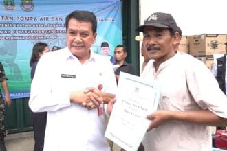 Para Petani Mendapat Bantuan Alat Pertanian dari DPKP Kab. Tangerang