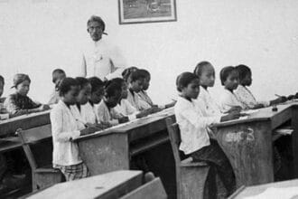 Perubahan Pendidikan di Indonesia dari Era Kerajaan hingga Era Digital