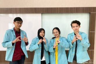 Sarung Tangan Penerjemah (Foto : Universitas Sebelas Maret)