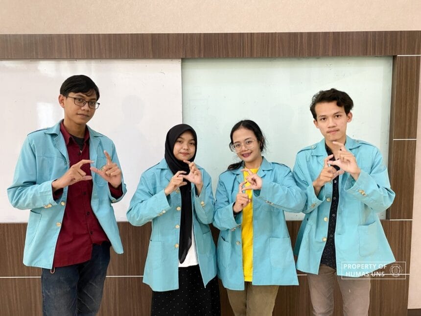 Sarung Tangan Penerjemah (Foto : Universitas Sebelas Maret)