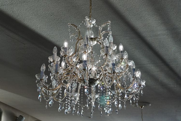 Lampu Gantung, Tempat Lilin yang Mempercantik Rumah 1 Lampu Gantung (Foto : Kompas.com)