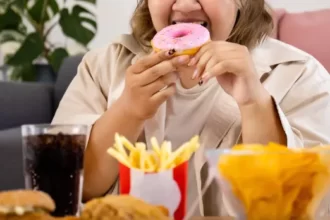 Makan Makanan dengan Porsi Berlebih