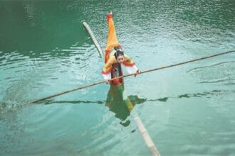 Single Bamboo Drifting (Foto : China Daily)