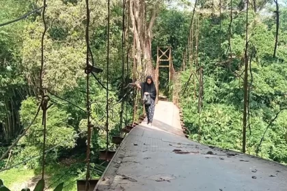 Jembatan Gantung Kampung Nangklak
