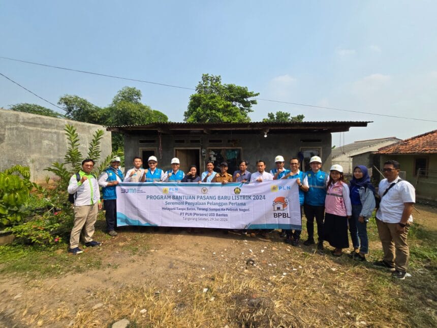 PLN UID Banten Lakukan Penyalaan Pelanggan Pertama Program Bantuan Pasang Baru Listrik 1 PLN UID Banten