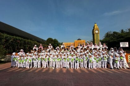 Kegiatan Manasik Peragaan Haji dari T.K Dzarattul Mutmainnah