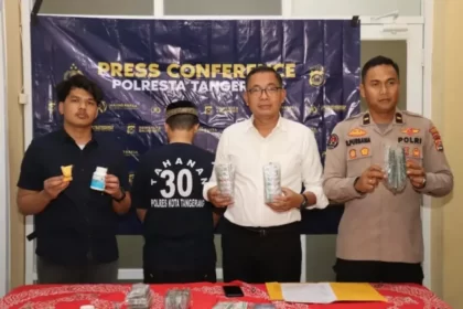 Konferensi Pers di halaman Mapolresta Tangerang
