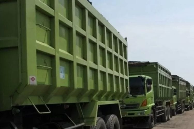 Warga Bojonegara blokir jalan