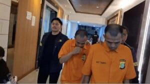 2 Tersangka Ganjal ATM di Tangerang Selatan Ditangkap, Kerugian Mencapai Rp107 Juta 2 Penipu Ganjal ATM di Tangsel