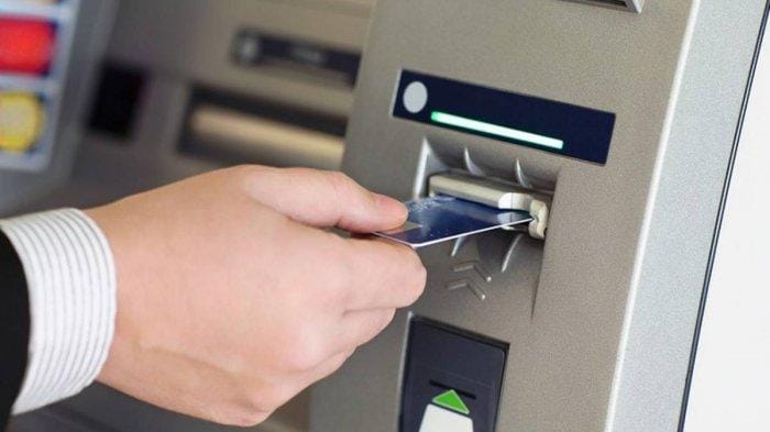 2 Tersangka Ganjal ATM di Tangerang Selatan Ditangkap, Kerugian Mencapai Rp107 Juta 1 Pelaku Ganjal ATM
