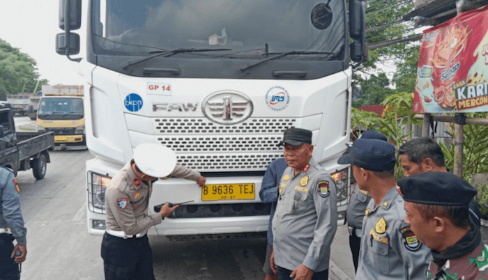 Dishub Kabupaten Tangerang Amankan 9 Truk Nekat Langgar Jam Operasional di Jayanti 1 Dishub Kabupaten Tangerang