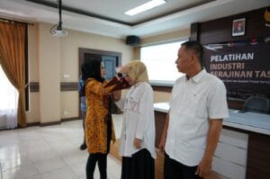 Diskoumperindag Kabupaten Serang Latih 20 Perajin Membuat dan Promosikan Tas di Bali 2 Diskoumperindag Kabupaten Serang