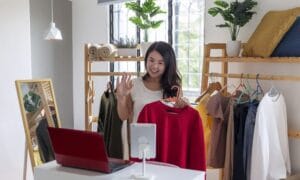 Look Styling Kemeja Simple, Cocok untuk Semua Kegiatan 2 Kemaja