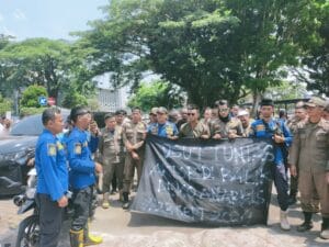 Anggota Satpol PP Lebak Meninggal, Mahasiswa Gelar Tabur Bunga 2 Anggota Satpol PP Lebak