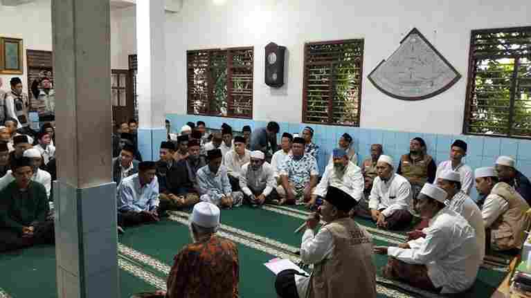 Ulama Abuya Muhtadi Lantik Relawan Pencegahan Maksiat Se Provinsi