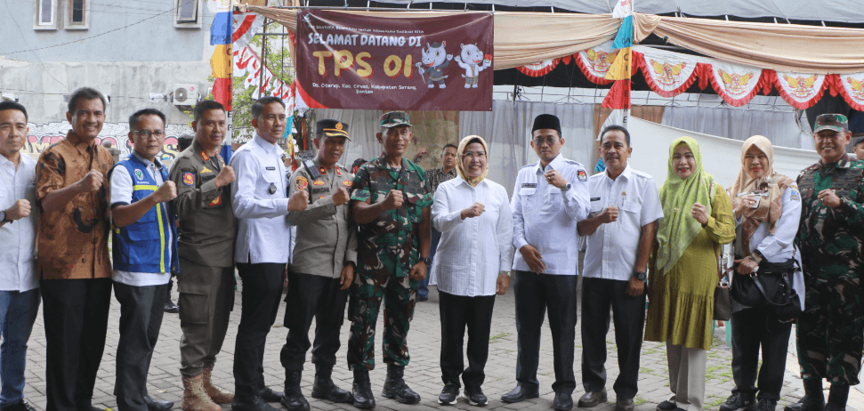 Monitoring 3 TPS, Bupati Serang Target Partisipasi Pemilih Tak Kurang dari 80 Persen 2 Bupati Serang