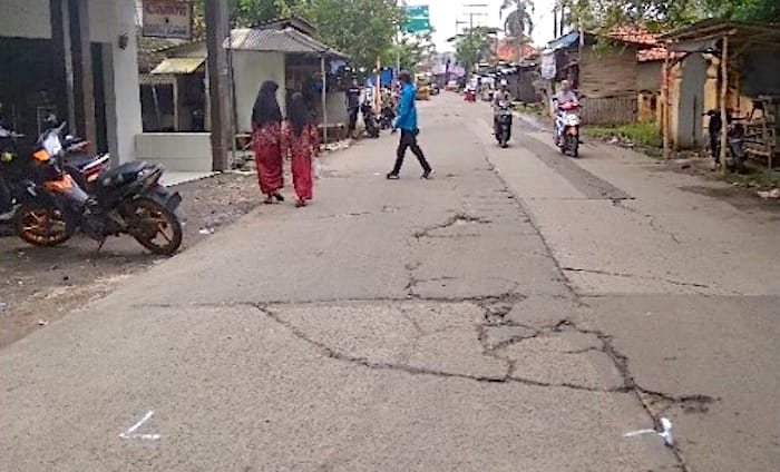 Perbaikan Jalan Pontang-Kronjo Kabupaten Tangerang Bantu Tingkatkan Perekonomian Warga 2 Jalan Pontang-Kronjo