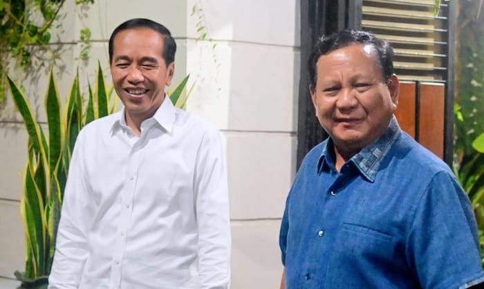 Alasan Presiden RI ke-7 Jokowi Tetap Pakai Kemeja Putih Setelah Purnatugas 1 Jokowi