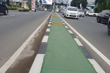 median Jalan Serpong