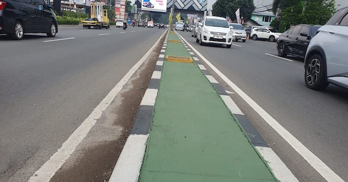 DPUPR Banten Perbaiki Median Jalan Serpong, Warga: Sekarang Lebih Rapih 1 median Jalan Serpong