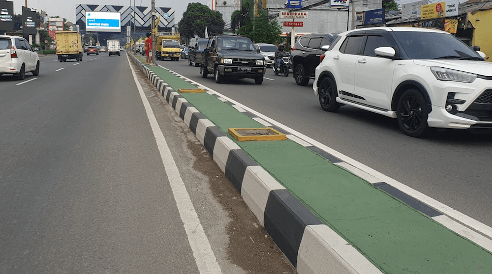 DPUPR Banten Perbaiki Median Jalan Serpong, Warga: Sekarang Lebih Rapih 2 Median Jalan Serpong