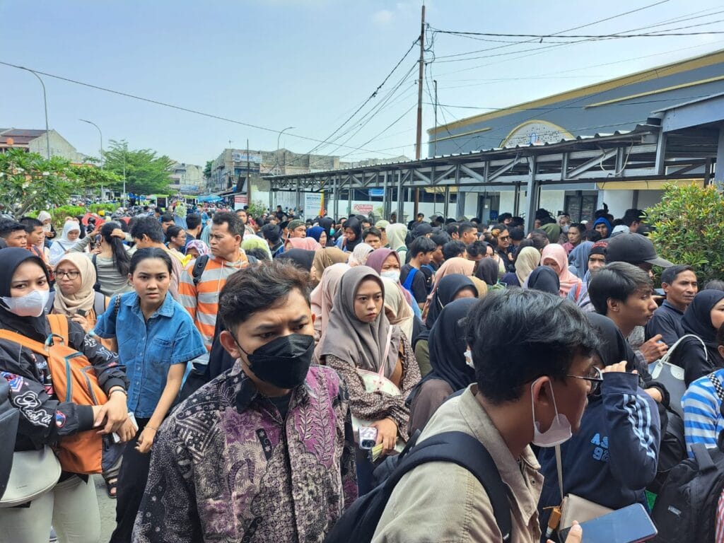 Kereta Api Lokal Merak-Rangkasbitung Alami Keterlambatan, Ini Penyebabnya 3 Kereta Api