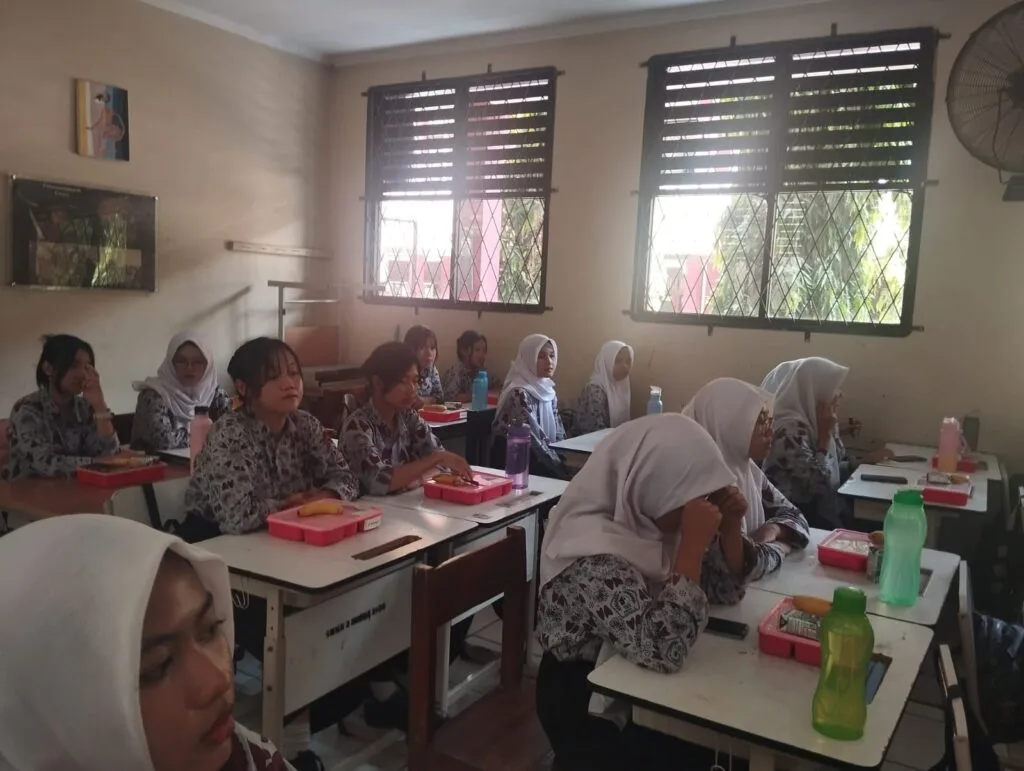 Tinjau Makan Bergizi Gratis, Wapres Gibran Kunjungi SMKN 3 Kota Tangerang 3 Makan Bergizi Gratis