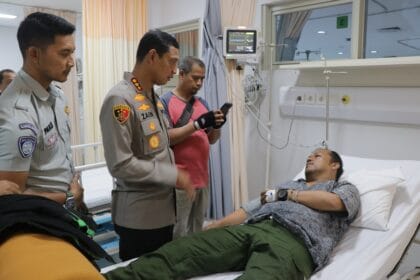 Truk Kontainer Ugal-ugalan di Tangerang