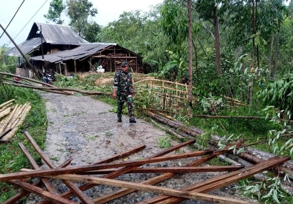 Banten Dikepung Badai, 87 Rumah Rusak, BPBD Imbau Warga Waspada 3 Rumah Rusak