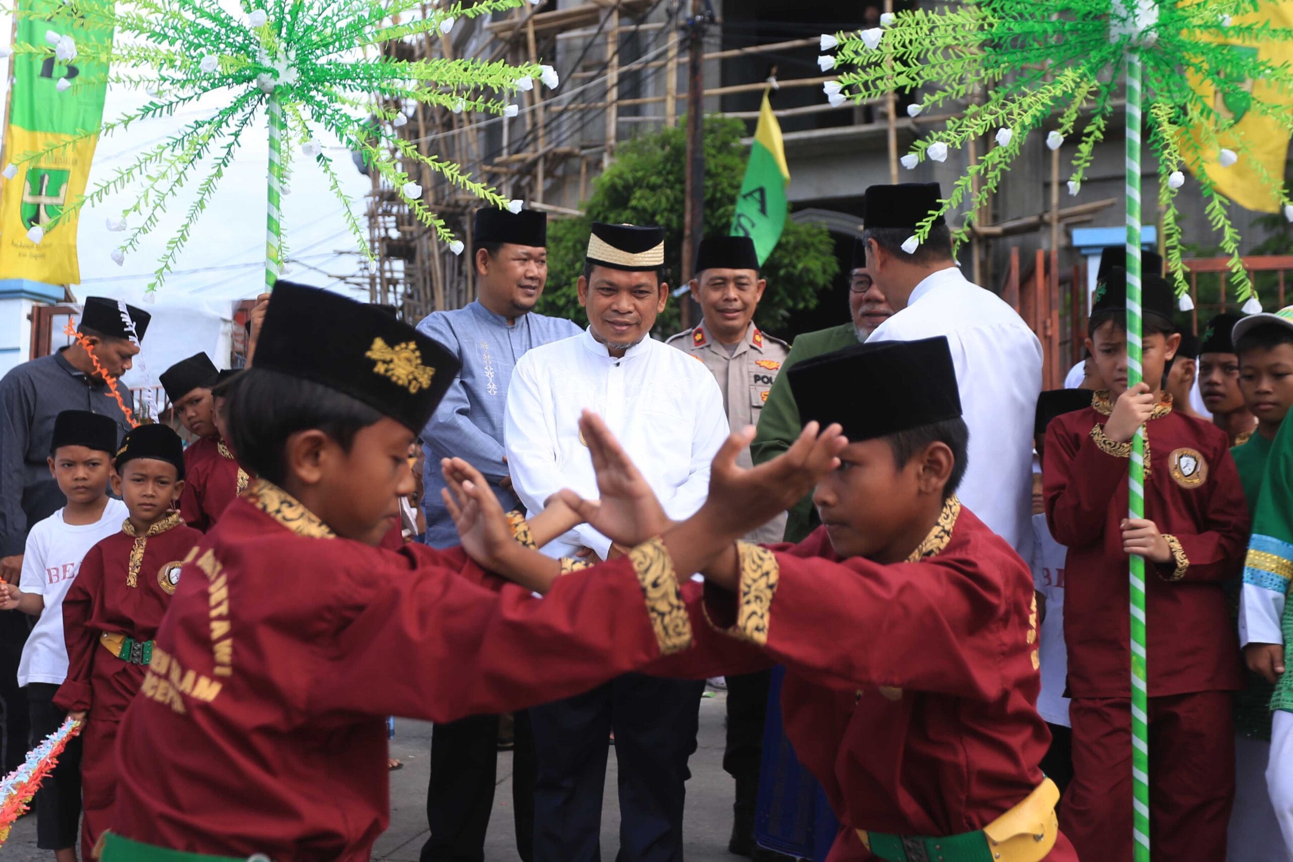 48213lepas pawai taaruf festival assyabaab xiv dr nurdin contoh peran nyata generasi muda 48213 scaled