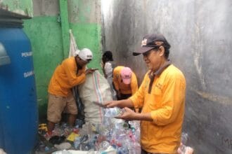 48405bank sampah rompi kecamatan larangan berhasil ubah sampah menjadi pundi rupiah 484051.jpeg