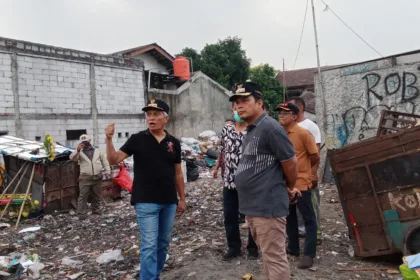 48539pemkot tangerang tambah truk pengangkut sampah di tps winong 48539.jpeg