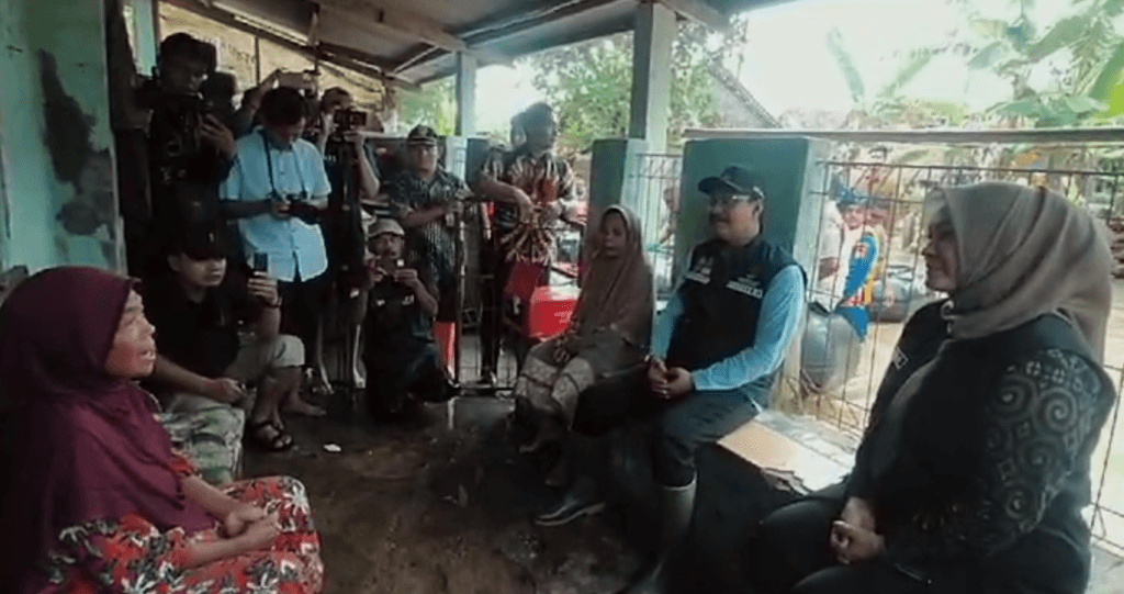 Mensos Saifullah Yusuf Datangi Ribuan Warga Pandeglang Terisolir Banjir 3 Mensos