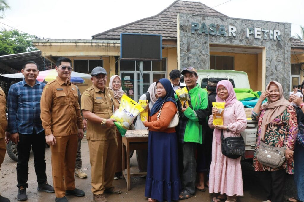 TPID Kabupaten Serang Gelar Operasi Pasar di Pasar Petir 2 Operasi Pasar