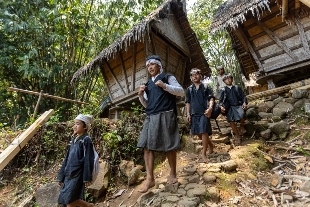 Ratusan Wisatawan Berburu Durian Khas Baduy di Tahun Baru 2025 2 baduy