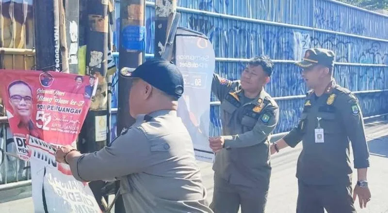 Trantib Larangan Copot Spanduk Tak Berizin