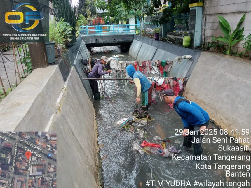 700 Petugas Lapangan Pemkot Tangerang Normalisasikan Saluran Air 1 Pemkot Tangerang normalisasikan saluran air