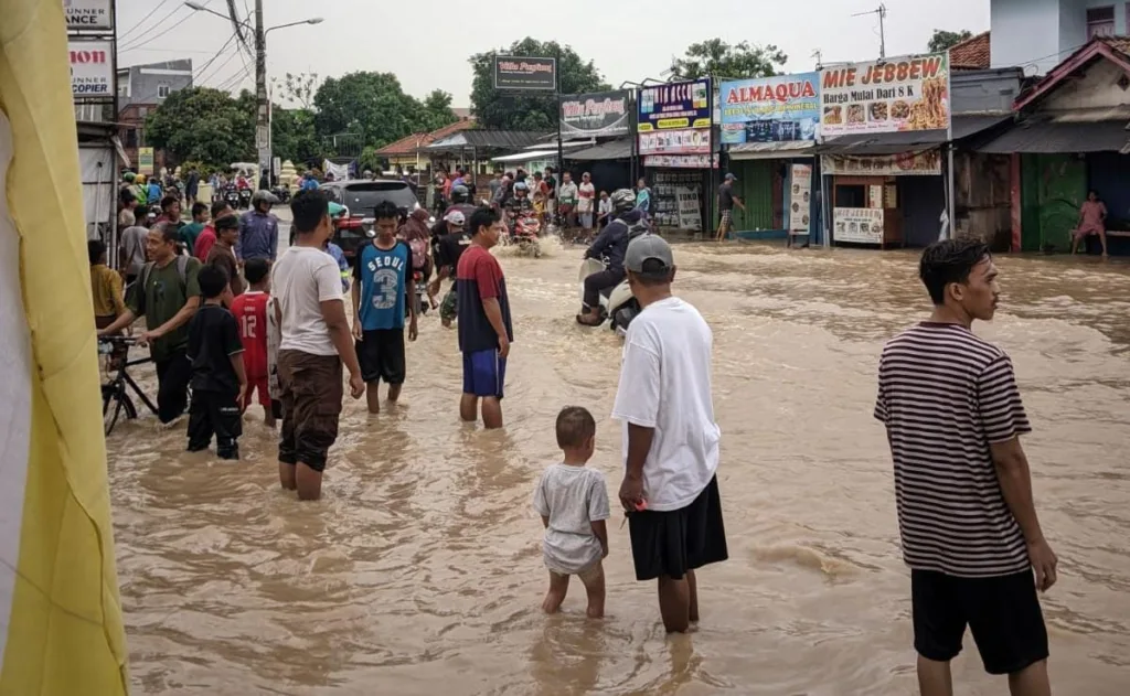 Banjir Rendam Permukiman Warga di Kota Cilegon dan Kabupaten Serang 2 Banjir