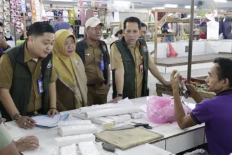 Andi Ony sidak bahan pokok