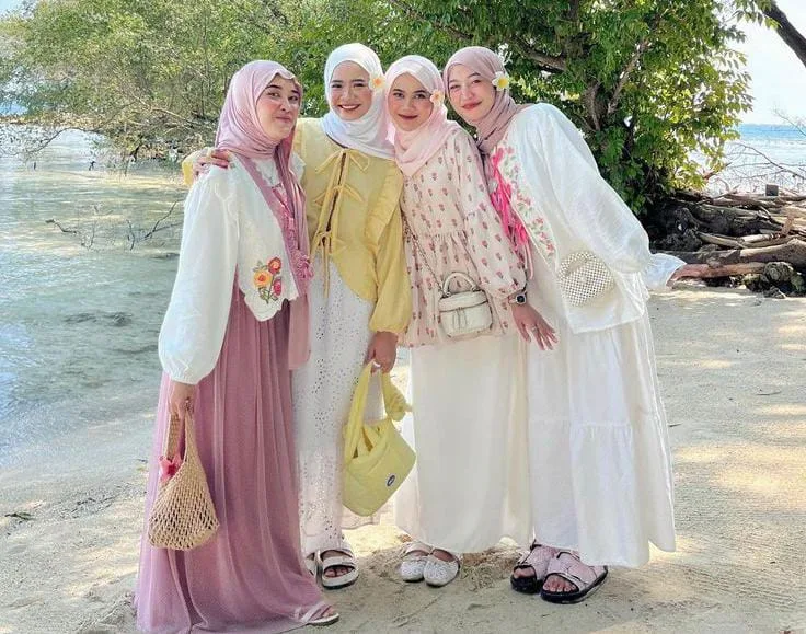 7 Inspirasi Tren Fashion Coquette, Yuk Tunjukkan Sisi Feminimmu 1 Fashion coquette