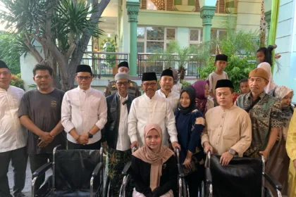 Wali Kota Tangerang Berikan 3 Kursi Roda