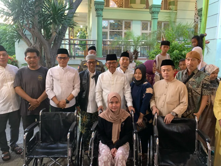 Wali Kota Tangerang Berikan 3 Kursi Roda