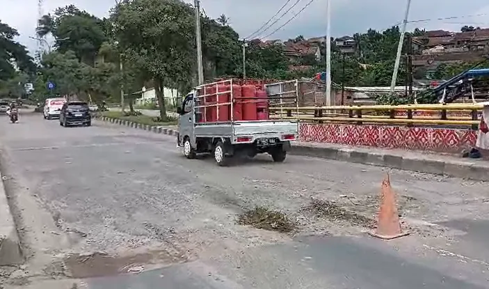 Perbaikan JLS di Cilegon Terbatas, Pemkot Fokus di Titik Kerusakan Terparah 1 JLS di Cilegon