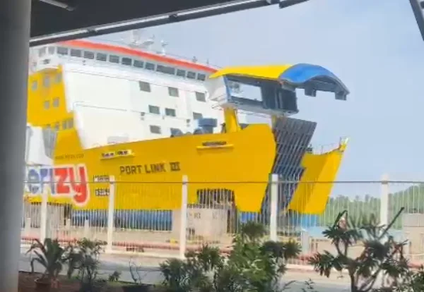 Kapal Ferry Tabrak Dermaga Pelabuhan Merak 1 Kapal Ferry
