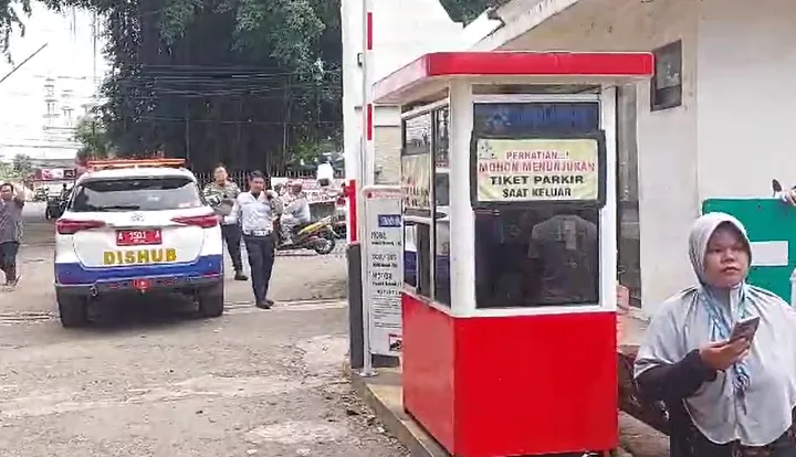 Gate Parkir Stadion MY Kota Serang Disetop, Pihak Ketiga Diminta Segera Bongkar 2 Gate Parkir Stadion MY Kota Serang